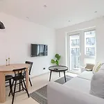 Modern Apartment Next To Ozas Park By Urban Rent